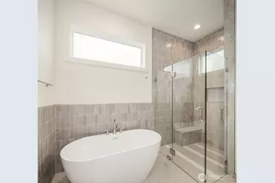 102 NE 44th Street, Seattle, WA 98105 - Photo 19