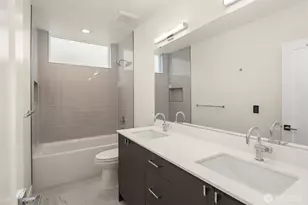 102 NE 44th St, Seattle, WA 98105 - Photo 15