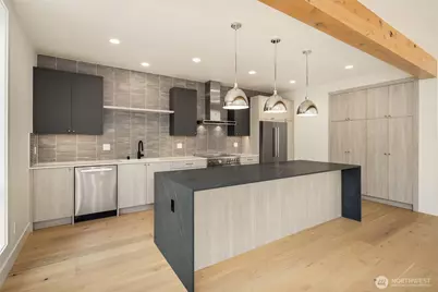 102 NE 44th Street, Seattle, WA 98105 - Photo 3