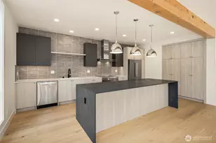 102 NE 44th St, Seattle, WA 98105 - Photo 3