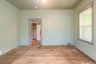 2214 N 60th St, Seattle, WA 98103 - Photo 11