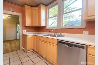 2214 N 60th Street, Seattle, WA 98103 - Photo 5