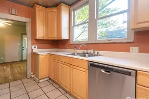 2214 N 60th St, Seattle, WA 98103 - Photo 5