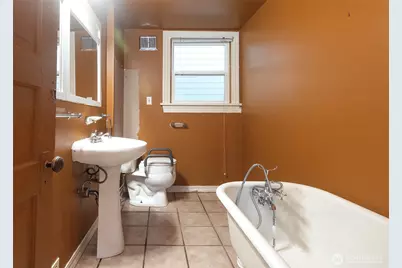 2214 N 60th Street, Seattle, WA 98103 - Photo 9