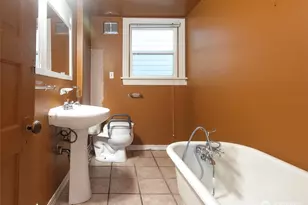 2214 N 60th St, Seattle, WA 98103 - Photo 9