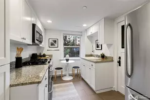 117 John St, Seattle, WA 98109 - Photo 9