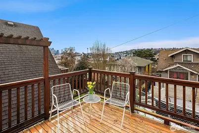 267 E Newton Street, Seattle, WA 98102 - Photo 3