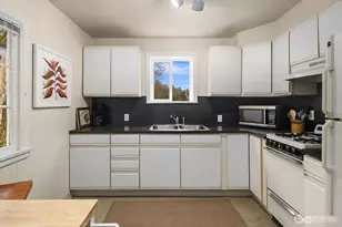 267 E Newton St, Seattle, WA 98102 - Photo 19