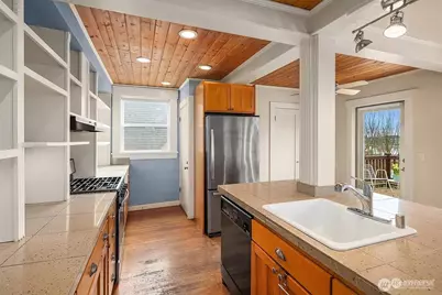 267 E Newton Street, Seattle, WA 98102 - Photo 7