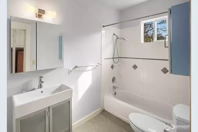 267 E Newton Street, Seattle, WA 98102 - Photo 15