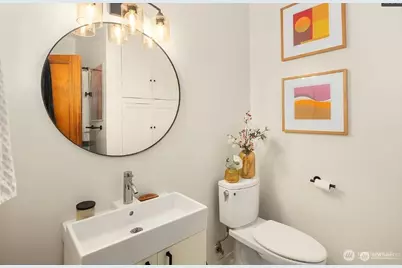 267 E Newton Street, Seattle, WA 98102 - Photo 9