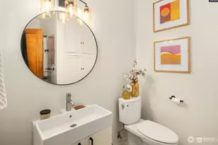 267 E Newton St, Seattle, WA 98102 - Photo 9