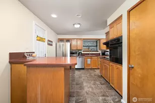 124 Crestwood Dr SW, Lakewood, WA 98498 - Photo 9
