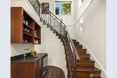 1810 Madrona Drive, Seattle, WA 98122 - Photo 31