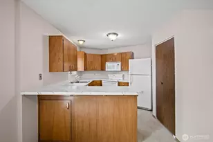 1425 S Puget Dr, Renton, WA 98055 - Photo 7