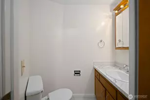 1425 S Puget Dr, Renton, WA 98055 - Photo 21