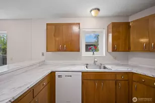 1425 S Puget Dr, Renton, WA 98055 - Photo 11