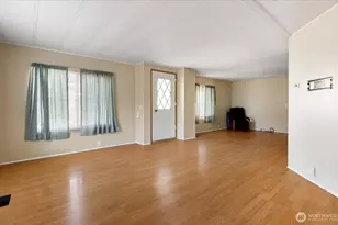 225 NE Ernst St, Oak Harbor, WA 98277 - Photo 5
