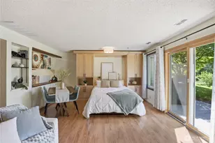 1041 Ihland Pl NE, Bainbridge Island, WA 98110 - Photo 9