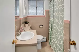 4606 NE 47th St, Seattle, WA 98105 - Photo 13