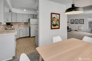 4606 NE 47th St, Seattle, WA 98105 - Photo 9