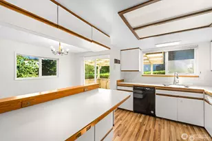 14221 SE 10th Pl, Bellevue, WA 98007 - Photo 3