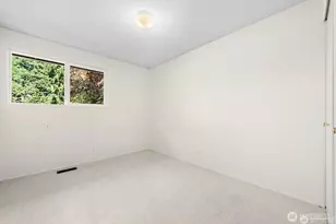 14221 SE 10th Pl, Bellevue, WA 98007 - Photo 19
