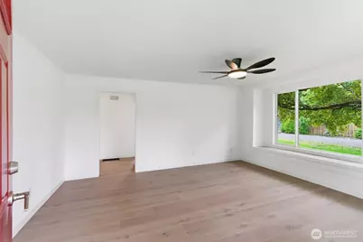 10302 40th Avenue E, Tacoma, WA 98446 - Photo 9