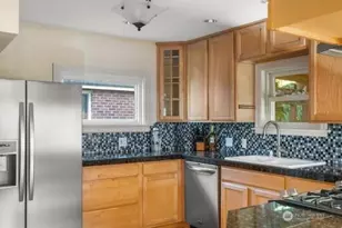 1600 27th Ave, Seattle, WA 98122 - Photo 13