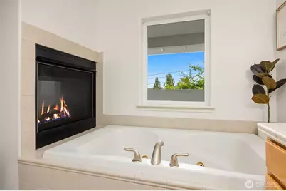 9021 Sand Point Way NE, Seattle, WA 98115 - Photo 17