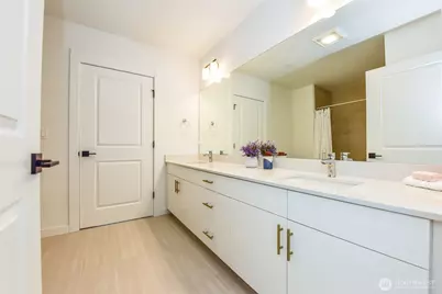 15558 NE 15th Place #301, Bellevue, WA 98007 - Photo 17