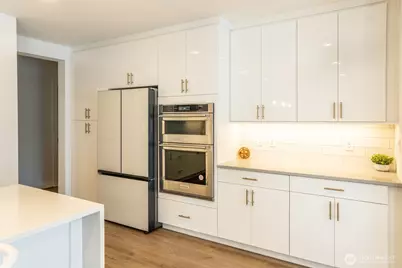 15558 NE 15th Place #301, Bellevue, WA 98007 - Photo 5