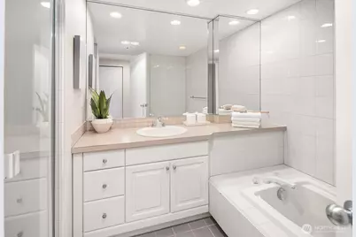 2400 8th Avenue N #2, Seattle, WA 98109 - Photo 21