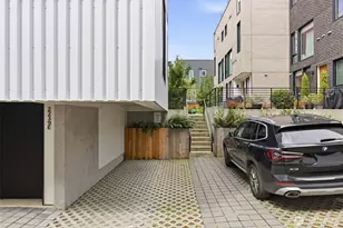 69 E Lynn St, Seattle, WA 98102 - Photo 21