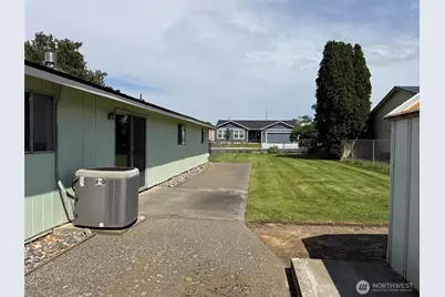 890 E Kennedy Avenue, Hermiston, OR 97838 - Photo 5