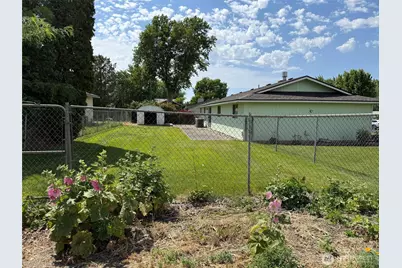 890 E Kennedy Avenue, Hermiston, OR 97838 - Photo 3