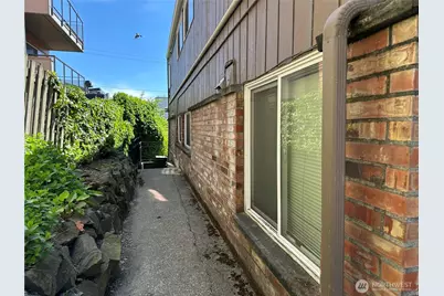 717 3rd Avenue N, Seattle, WA 98109 - Photo 7