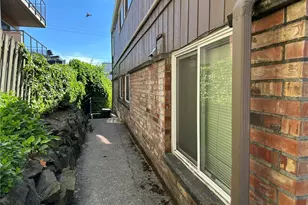 717 3rd Ave N, Seattle, WA 98109 - Photo 7