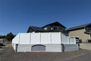 902 Blitz Ln, Selah, WA 98942 - Photo 5
