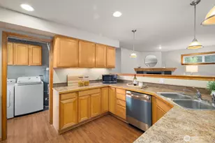 10717 Phinney Ave N, Seattle, WA 98133 - Photo 11