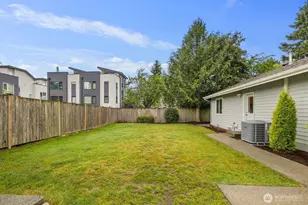 10717 Phinney Ave N, Seattle, WA 98133 - Photo 25