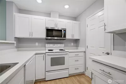 25235 SE Klahanie Blvd #C303, Sammamish, WA 98029 - Photo 9