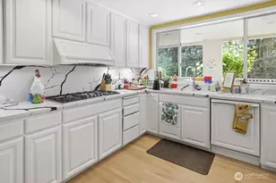 10000 Meydenbauer Way SE, Bellevue, WA 98004 - Photo 9