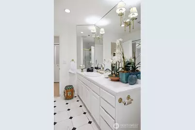10000 Meydenbauer Way SE #1, Bellevue, WA 98004 - Photo 19