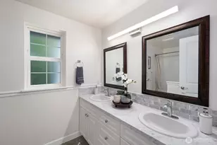 23333 Cedar Way, Mountlake Terrace, WA 98043 - Photo 17