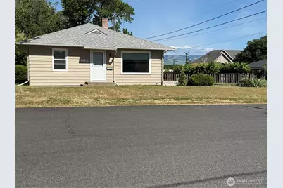 1413 SE Central Avenue, College Place, WA 99324 - Photo 1