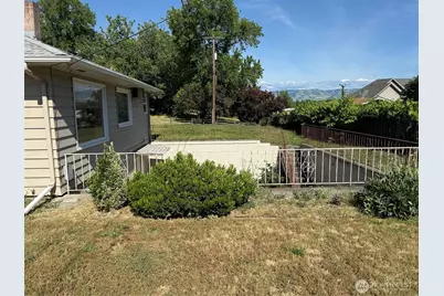 1413 SE Central Avenue, College Place, WA 99324 - Photo 3