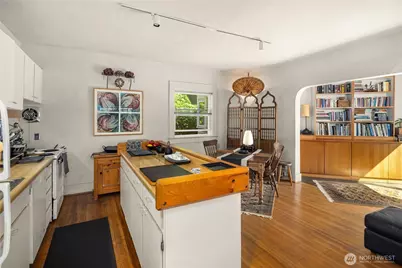 111 W Kinnear Place, Seattle, WA 98119 - Photo 11