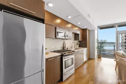 2911 2nd Avenue #811, Seattle, WA 98121 - Photo 9