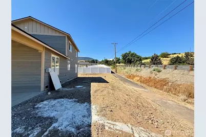 145 Juanita Way, Malaga, WA 98828 - Photo 13